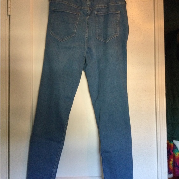 Old Navy Rockstar Super Skinny - Picture 2 of 11